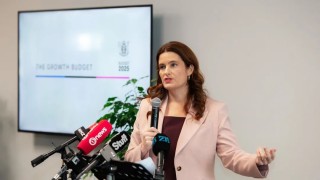 纽币NZDUSD正面硬刚全球宏观炸弹：新西兰预算案护航VS美联储冷水