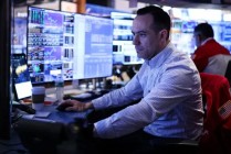 午盘：美股维持下跌局面 市场紧盯中东局势发展