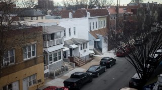 住房可负担性法案在参议院通过，投资者购房禁令引发争议