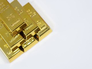 如何在黄金投资中提高投资回报率？这样的回报率如何实现可持续增长？