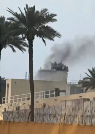 特朗普：伊朗已被“彻底击败”！美国驻伊拉克大使馆遭袭，其防空系统被摧毁