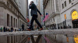 桥水对冲基金警告：特朗普政策可能引发经济衰退