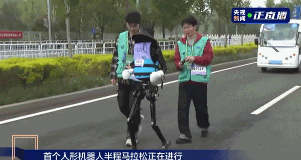 人形机器人半马奖项发布！宇树科技回应G1摔倒：未参赛，最近事多！夺冠机器人背后股东涉这些上市公司  第22张