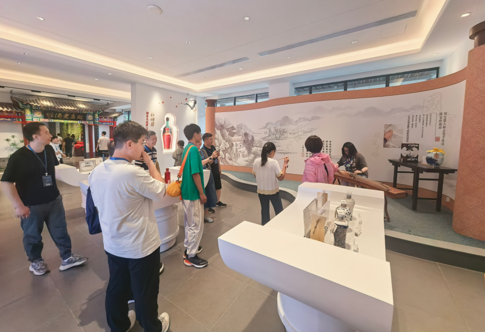 宇通重工特种装备事业部一行走进赊店酒乡小镇 第2张 宇通重工特种装备事业部一行走进赊店酒乡小镇 第2张