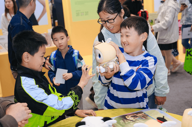 早教机推荐：要AI陪伴，更要实用主义！奇多多在WTCC树立“实用派”学伴标杆  第17张