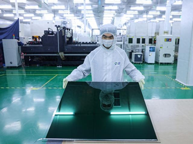 银价推涨光伏组件报价,下游企业承压涨价至近1元/瓦 第1张 银价推涨光伏组件报价,下游企业承压涨价至近1元/瓦 第1张