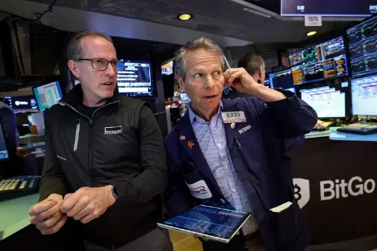 午盘:美股涨跌不一 纳指下跌320点 第1张 午盘:美股涨跌不一 纳指下跌320点 第1张