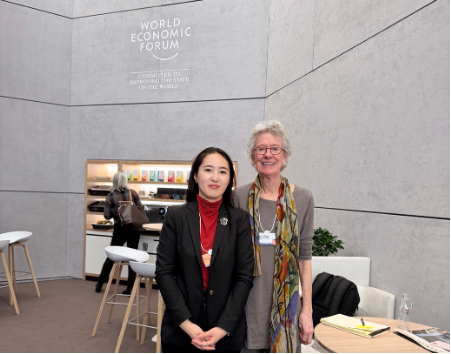 对话美国社会学家霍克希尔德:AI时代,为什么企业必须学会管理情绪 第1张 对话美国社会学家霍克希尔德:AI时代,为什么企业必须学会管理情绪 第1张