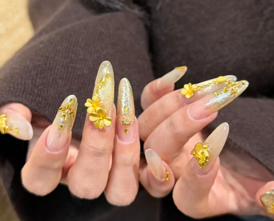 年轻人花上万元打造黄金美甲：轻量化、IP化、场景化产品需求爆发，小克重金饰占比显著提升  第3张