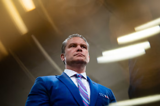 赫格塞思否认美国会陷入伊朗战争泥潭 五角大楼寻求再拨款2000亿美元 第1张 赫格塞思否认美国会陷入伊朗战争泥潭 五角大楼寻求再拨款2000亿美元 第1张